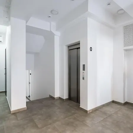 Apartment 17 - New Building & Parking